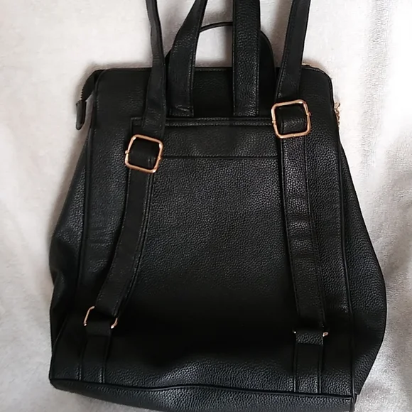 Backpack - Picture 3 of 4